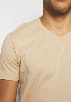 Prix Affortable Pier One 3 PACK – T-shirt Basique T-shirts Col En V Homme -Pier One Boutique 112e274a77d44bfdb30f2a1f86f0f677