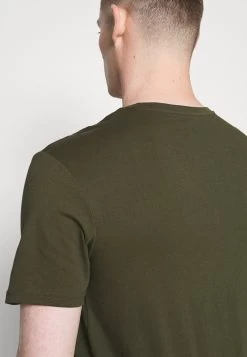 Pier One 2 PACK – T-shirt Imprimé Prix Réduit T-shirts Col Rond Homme -Pier One Boutique 1f3163549a724d8088f4eb7a08f57722