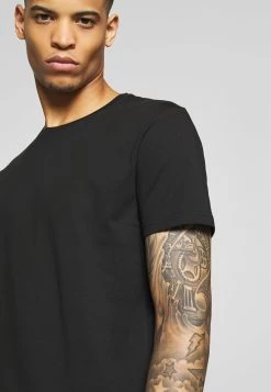 Pier One 3 PACK – T-shirt Basique – Black/ White Prix Gelé T-shirts Col Rond Homme 19 Pier One 3 PACK – T-shirt Basique – Black/ White Prix Gelé T-shirts Col Rond Homme -Pier One Boutique 3c7fec9282cf41fe87a7e68583b84b09