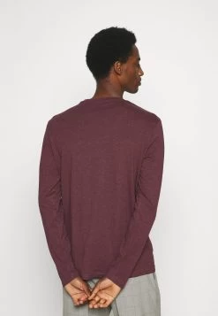 Prix Réduit Pier One 3 PACK – T-shirt à Manches Longues T-shirts Col Rond Homme 12 Prix Réduit Pier One 3 PACK – T-shirt à Manches Longues T-shirts Col Rond Homme -Pier One Boutique 49e084be0a0141e4a93869576f70c33f