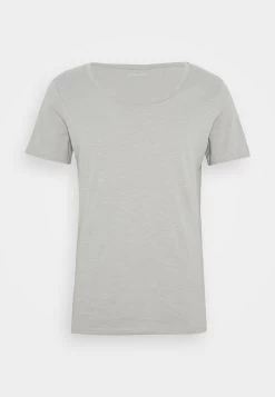 Pier One Prix Cassé T-shirt Basique T-shirts & Polos Encolure Large Ronde Homme 23 Pier One Prix Cassé T-shirt Basique T-shirts & Polos Encolure Large Ronde Homme -Pier One Boutique 50a7d4b6c52c4f8db77eac36a523afec 5