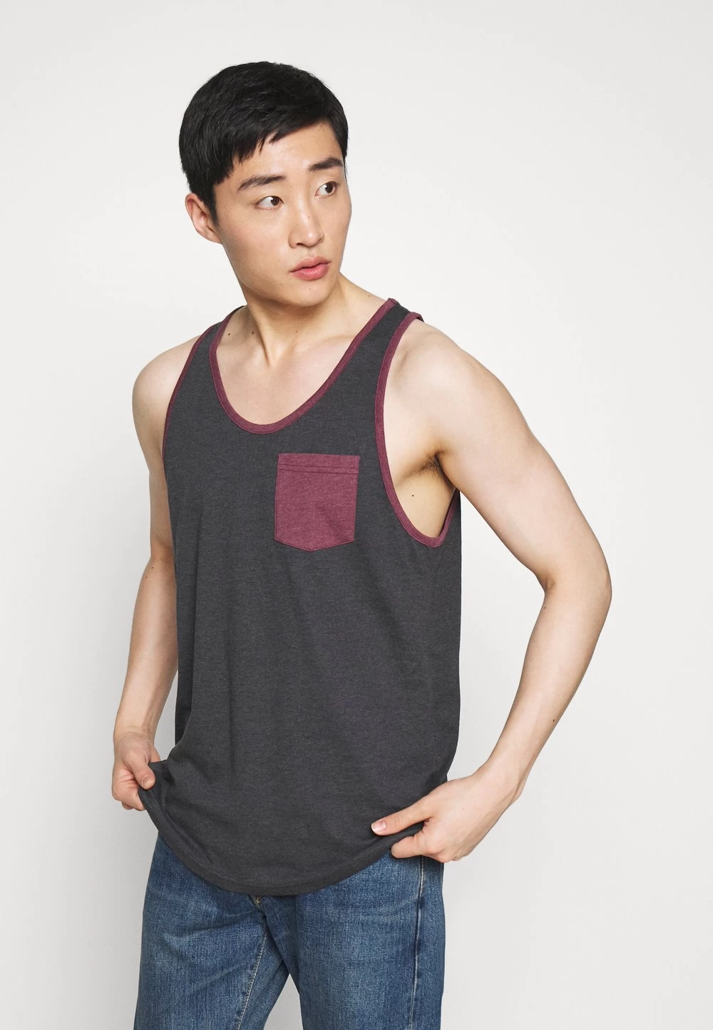 Pier One Soldes Débardeur T-shirts Encolure Large Ronde Homme 1 Pier One Soldes Débardeur T-shirts Encolure Large Ronde Homme