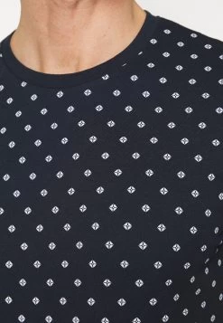 Pier One 3 PACK – T-shirt Imprimé Soldes En Ligne T-shirts & Polos Col Rond Homme 13 Pier One 3 PACK – T-shirt Imprimé Soldes En Ligne T-shirts & Polos Col Rond Homme -Pier One Boutique 5fcb9053133a4f0cbf3c72e8cff6c432