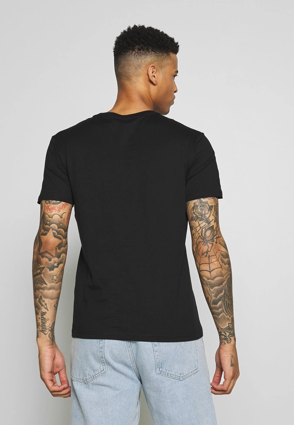 Pier One 3 PACK – T-shirt Basique – Black/ White Prix Gelé T-shirts Col Rond Homme 4 Pier One 3 PACK – T-shirt Basique – Black/ White Prix Gelé T-shirts Col Rond Homme – Image 4