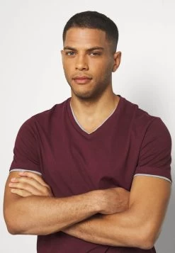 Pier One Prix Allégé T-shirt Basique T-shirts & Polos Col En V Homme -Pier One Boutique 67671e08d12343d69cdb83f305fe5212