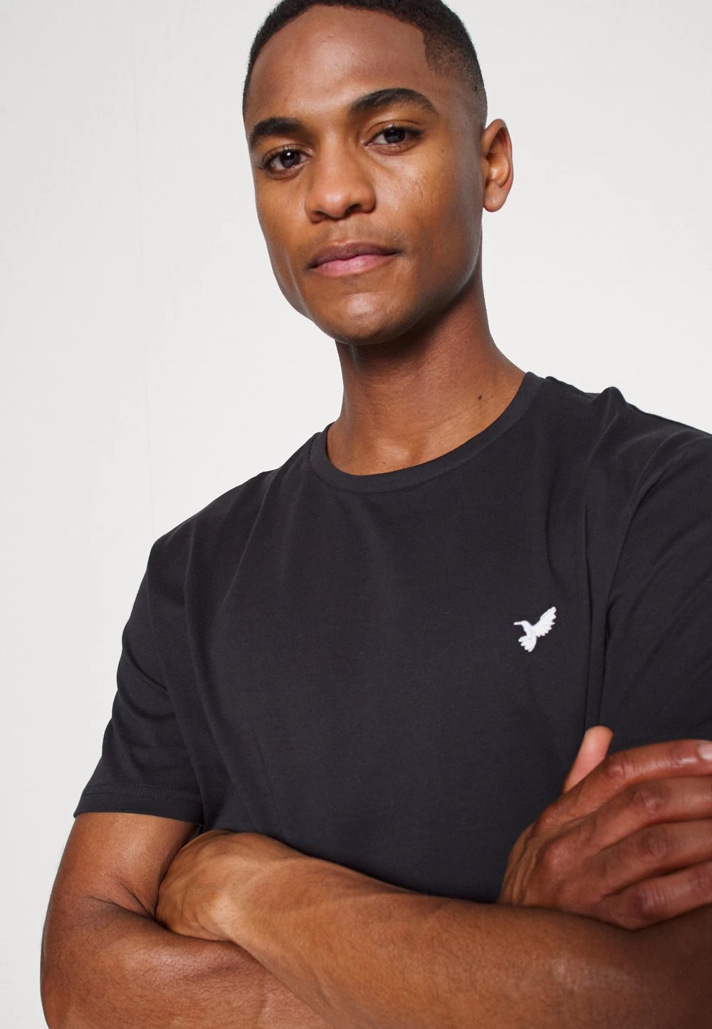 Pier One En Remise 2 PACK – T-shirt Basique T-shirts Col Rond Homme 5 Pier One En Remise 2 PACK – T-shirt Basique T-shirts Col Rond Homme – Image 5