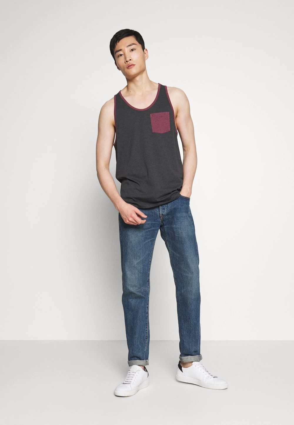 Pier One Soldes Débardeur T-shirts Encolure Large Ronde Homme 2 Pier One Soldes Débardeur T-shirts Encolure Large Ronde Homme – Image 2