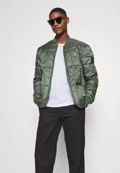 Pier One T-shirt Imprimé Prix Cassé T-shirts Col Rond Homme -Pier One Boutique 7e2765f5c8aa422982ddb7e42491c194