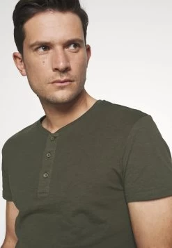 Pier One Prix Gelé T-shirt Basique T-shirts Col Tunisien Homme 10 Pier One Prix Gelé T-shirt Basique T-shirts Col Tunisien Homme -Pier One Boutique 8f212b49a40a498b90bed7c9c238fe6a