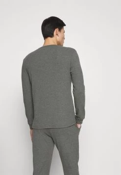 Prix Gelé Pier One LOUNGE HENLEY TOP – Haut De Pyjama Pyjamas Col Tunisien Homme 7 Prix Gelé Pier One LOUNGE HENLEY TOP – Haut De Pyjama Pyjamas Col Tunisien Homme -Pier One Boutique 9452b7b1596a42fb96eaa326e4f006be