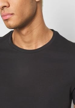 Prix Sacrifiés Pier One 7 PACK – T-shirt Basique T-shirts Col Rond Homme 17 Prix Sacrifiés Pier One 7 PACK – T-shirt Basique T-shirts Col Rond Homme -Pier One Boutique 9ff1310308384925af8ab3297a7ee42a