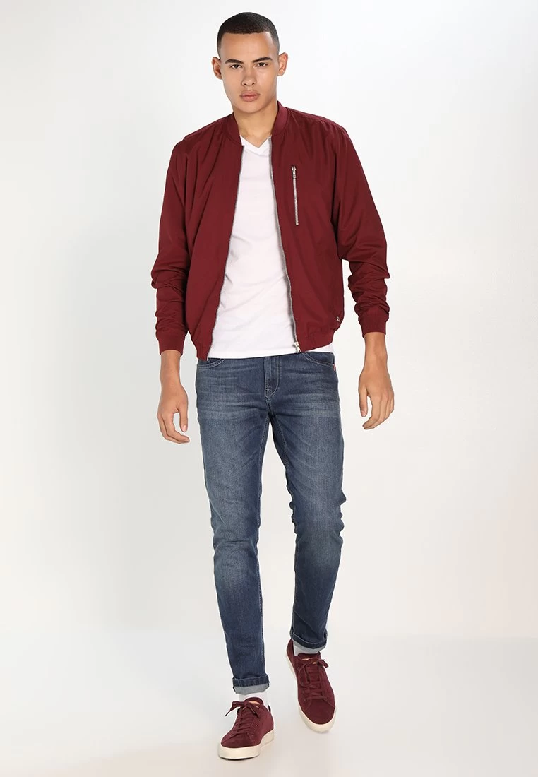 Pier One 3 PACK – T-shirt Basique Qualité Absolue T-shirts & Polos Col En V Homme 2 Pier One 3 PACK – T-shirt Basique Qualité Absolue T-shirts & Polos Col En V Homme – Image 2