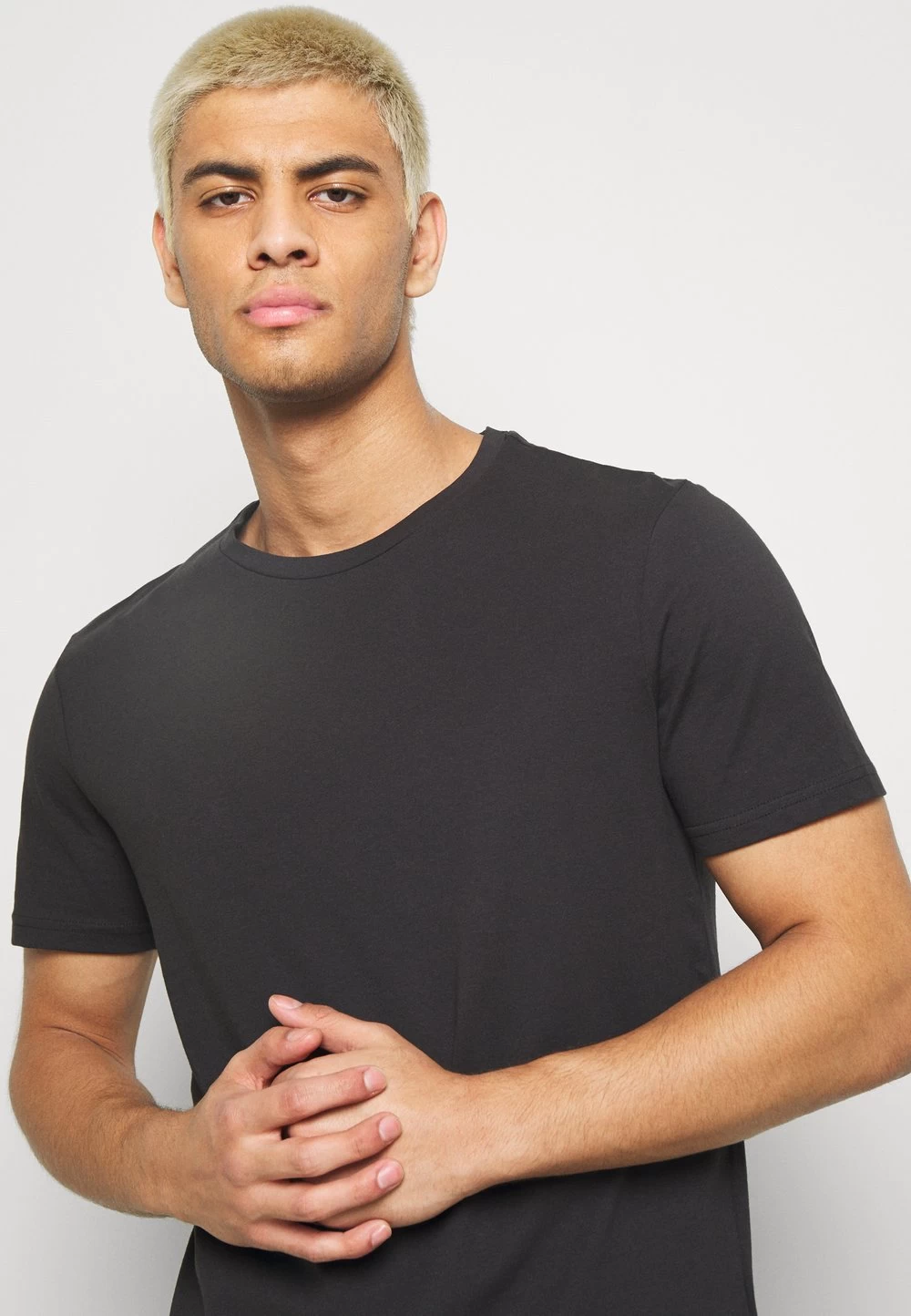 Prix Sacrifiés Pier One 7 PACK – T-shirt Basique T-shirts Col Rond Homme 5 Prix Sacrifiés Pier One 7 PACK – T-shirt Basique T-shirts Col Rond Homme – Image 5