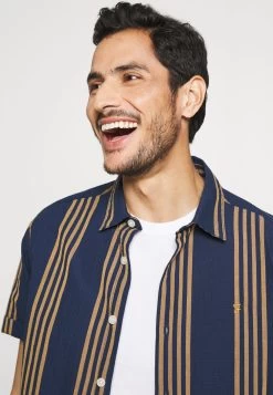 Vendre-Réclame Pier One 5 PACK – T-shirt Basique T-shirts Col Rond Homme -Pier One Boutique ad1e5f105df94e638daafdd57d29d49c