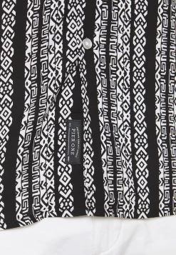 Pier One Chemise 50% Off De Vente Chemises Col Revers Homme -Pier One Boutique b4e3ab36a0cc4b79b9b71a9f3b8f439f