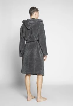 Prix Usine Pier One Peignoir Sous-vêtements & Chaussettes Capuche Homme 12 Prix Usine Pier One Peignoir Sous-vêtements & Chaussettes Capuche Homme -Pier One Boutique c0a98bff0d7040bc9af7c1b11057f9de