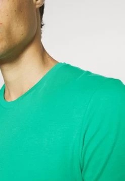 Prix Réduit Pier One 2 PACK – T-shirt Basique T-shirts Col Rond Homme -Pier One Boutique c1c515c470ad4ec087b42e3552530d35