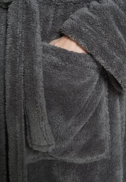 Prix Usine Pier One Peignoir Sous-vêtements & Chaussettes Capuche Homme 15 Prix Usine Pier One Peignoir Sous-vêtements & Chaussettes Capuche Homme -Pier One Boutique cf93ade5ba354168a1c753cb24d00deb