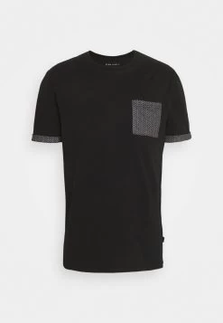 Pier One Prix Malin T-shirt Imprimé T-shirts Col Rond Homme -Pier One Boutique d3e96b44c7dc4fe883f1129f257c464b