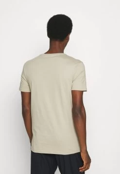 Prix Ourlé Pier One 5 PACK – T-shirt Basique T-shirts & Polos Col Rond Homme 20 Prix Ourlé Pier One 5 PACK – T-shirt Basique T-shirts & Polos Col Rond Homme -Pier One Boutique d4309172134f476283eb4fd8b00555ed