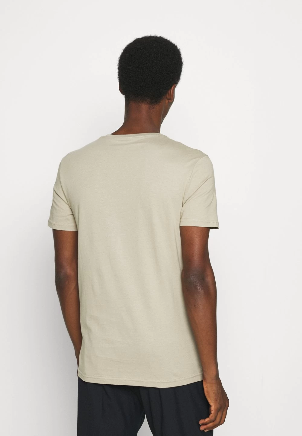 Prix Ourlé Pier One 5 PACK – T-shirt Basique T-shirts & Polos Col Rond Homme 3 Prix Ourlé Pier One 5 PACK – T-shirt Basique T-shirts & Polos Col Rond Homme – Image 3