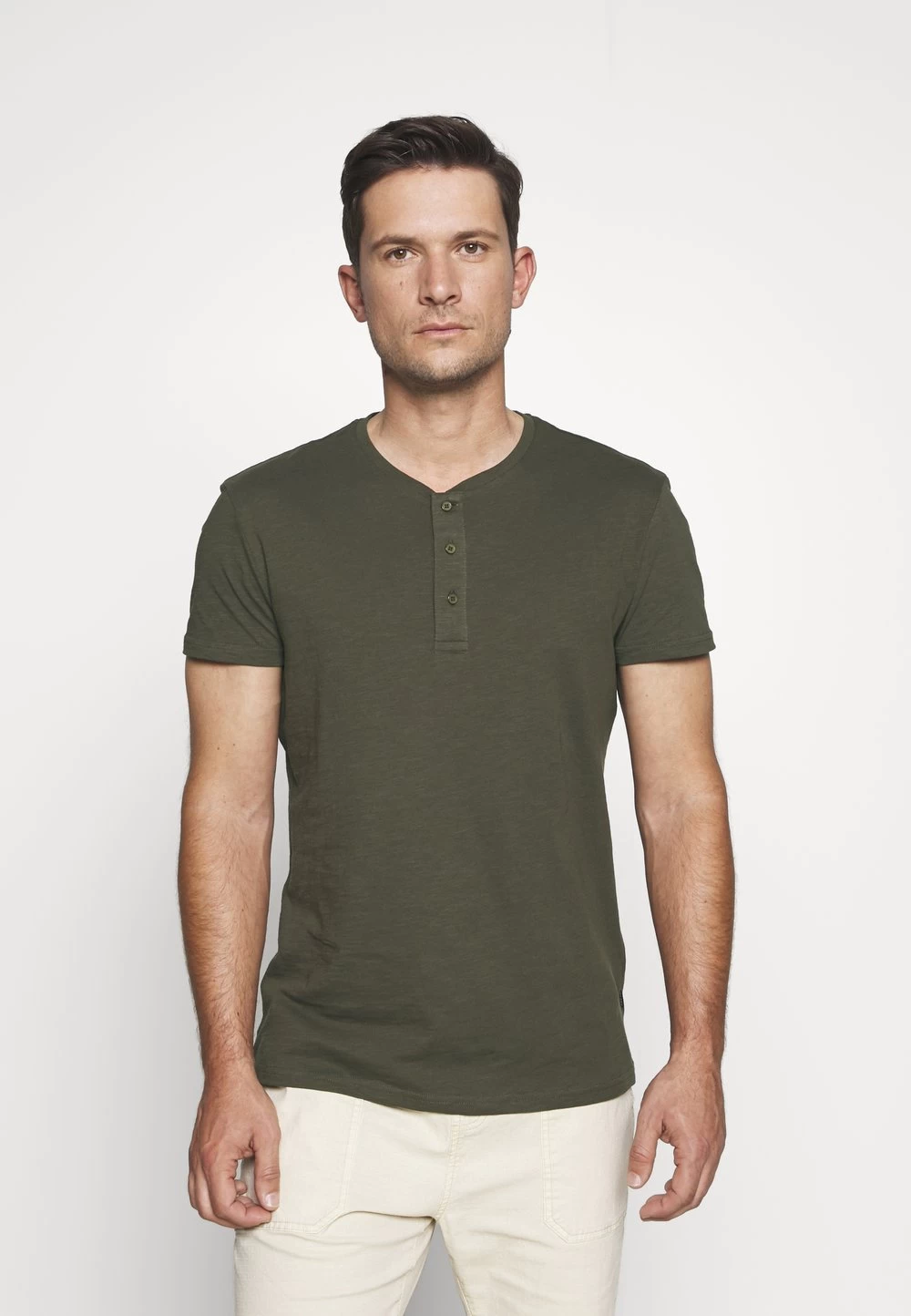 Pier One Prix Gelé T-shirt Basique T-shirts Col Tunisien Homme 1 Pier One Prix Gelé T-shirt Basique T-shirts Col Tunisien Homme