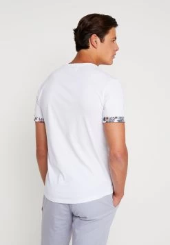 Meilleur Prix Garanti Pier One T-shirt Imprimé T-shirts & Polos Col Rond Homme -Pier One Boutique d8ac71e6cb7b429d8a49717f3f6be15b