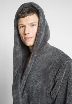 Prix Usine Pier One Peignoir Sous-vêtements & Chaussettes Capuche Homme 13 Prix Usine Pier One Peignoir Sous-vêtements & Chaussettes Capuche Homme -Pier One Boutique d8bc46bac8fa44929b190c5532f01c02