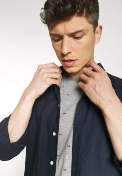 Pier One T-shirt Imprimé Prix Allégé T-shirts Col Rond Homme -Pier One Boutique e3884c285e1d4196b2b6f8b7d26bc5dc