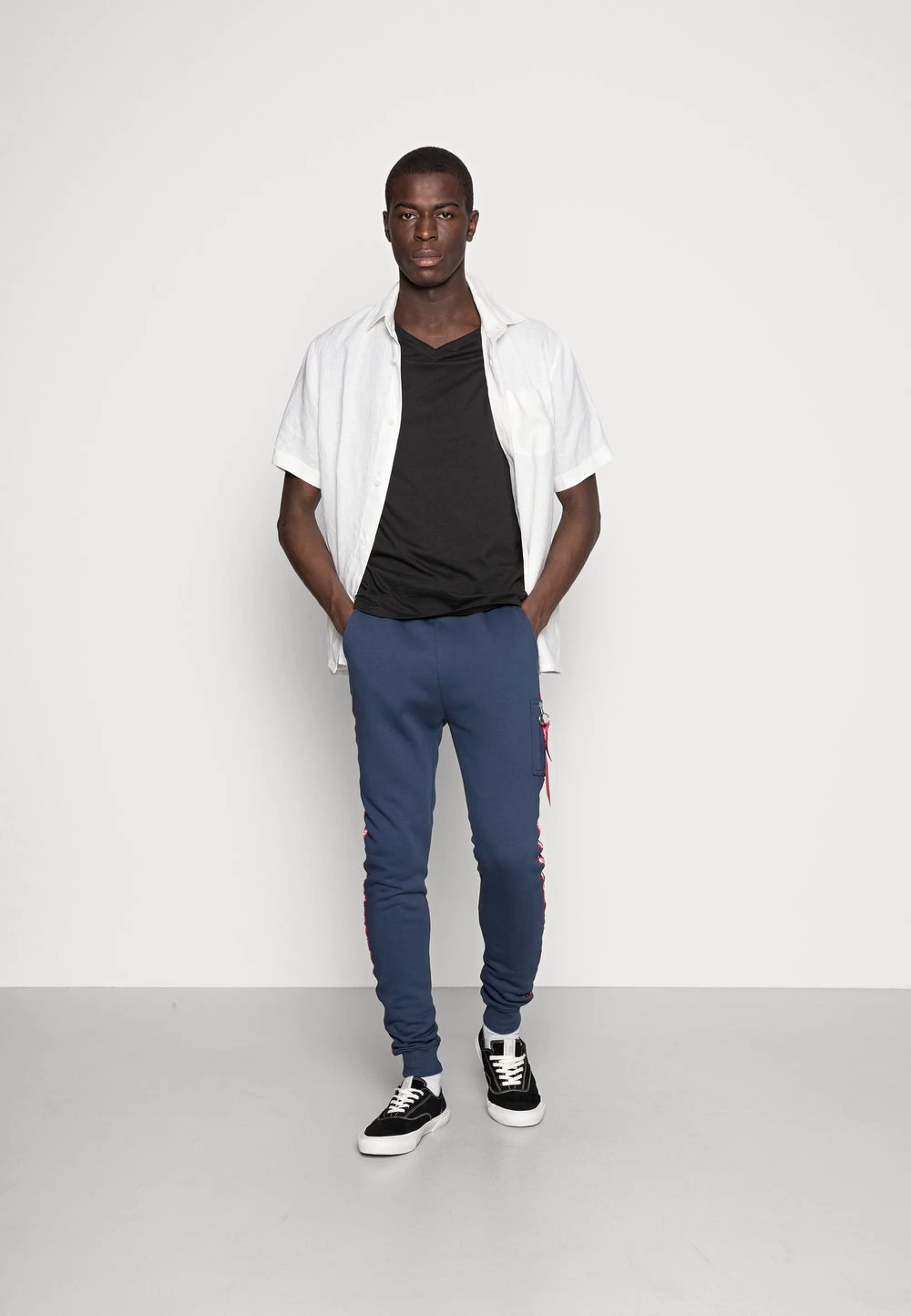 Pier One Prix Accessible 3 PACK – T-shirt Basique T-shirts Col En V Homme 1 Pier One Prix Accessible 3 PACK – T-shirt Basique T-shirts Col En V Homme