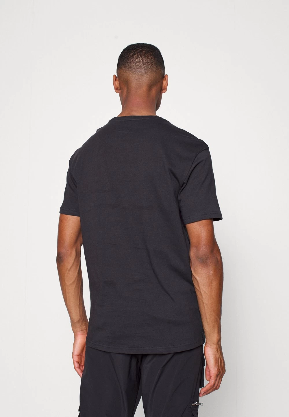 Pier One En Remise 2 PACK – T-shirt Basique T-shirts Col Rond Homme 3 Pier One En Remise 2 PACK – T-shirt Basique T-shirts Col Rond Homme – Image 3